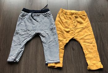 Lot 2 pantalons 9-12 mois Vertbaudet et Mango