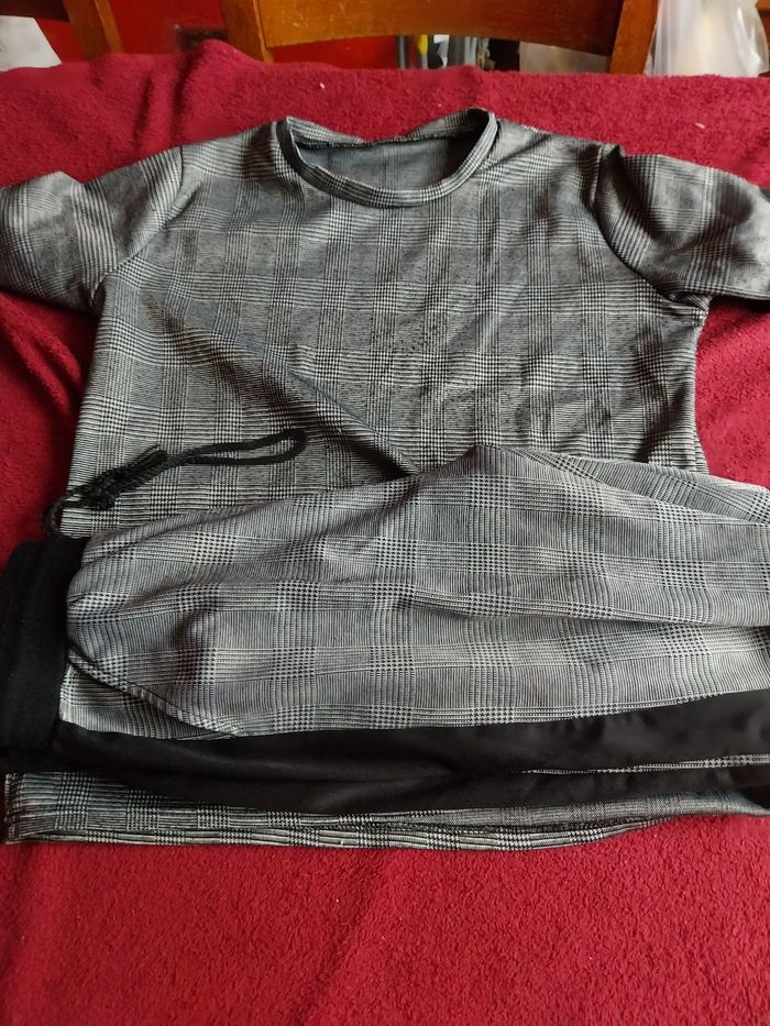 Ensemble pantalon+maillot  taille S - photo numéro 9