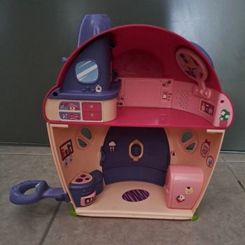 Maison des Cry Babies