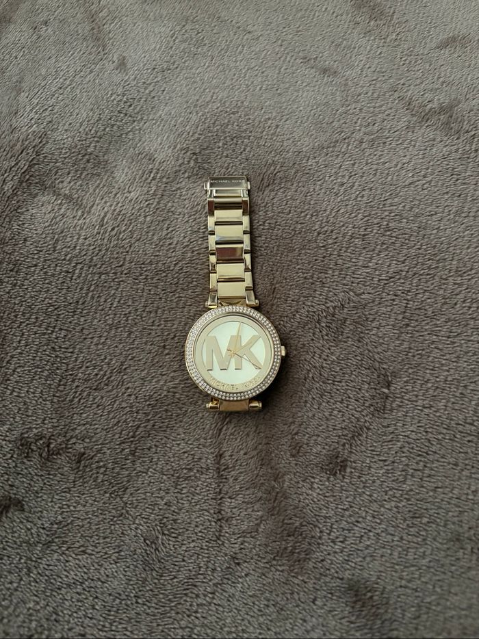 Montre Michael Kors doré en bon état - photo numéro 6