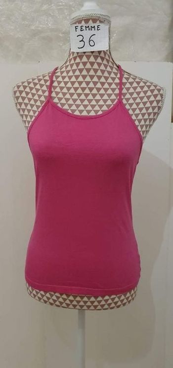 Débardeur, rose,coton,sans étiquette, sans marque,en très très bon état =2€