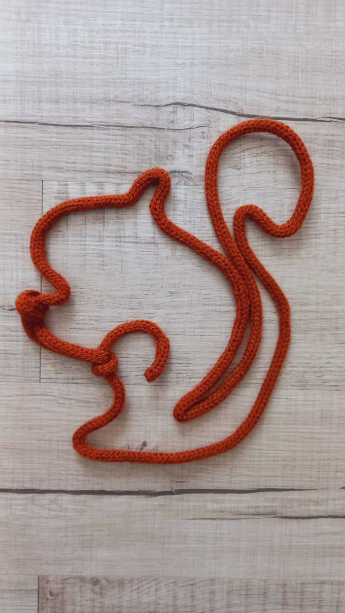 Décoration murale écureuil roux fil tricotin 🐿 - photo numéro 2