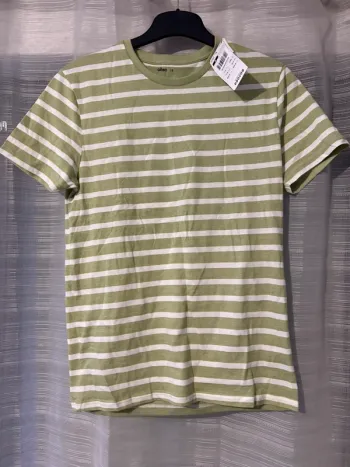 Tee-shirts blanc et vert