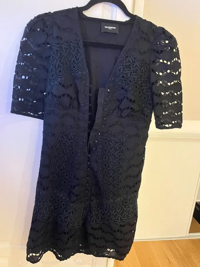 Robe en dentelle noire - photo numéro 2