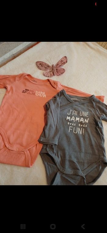 Lot de 2 bodies bébé taille 6 mois