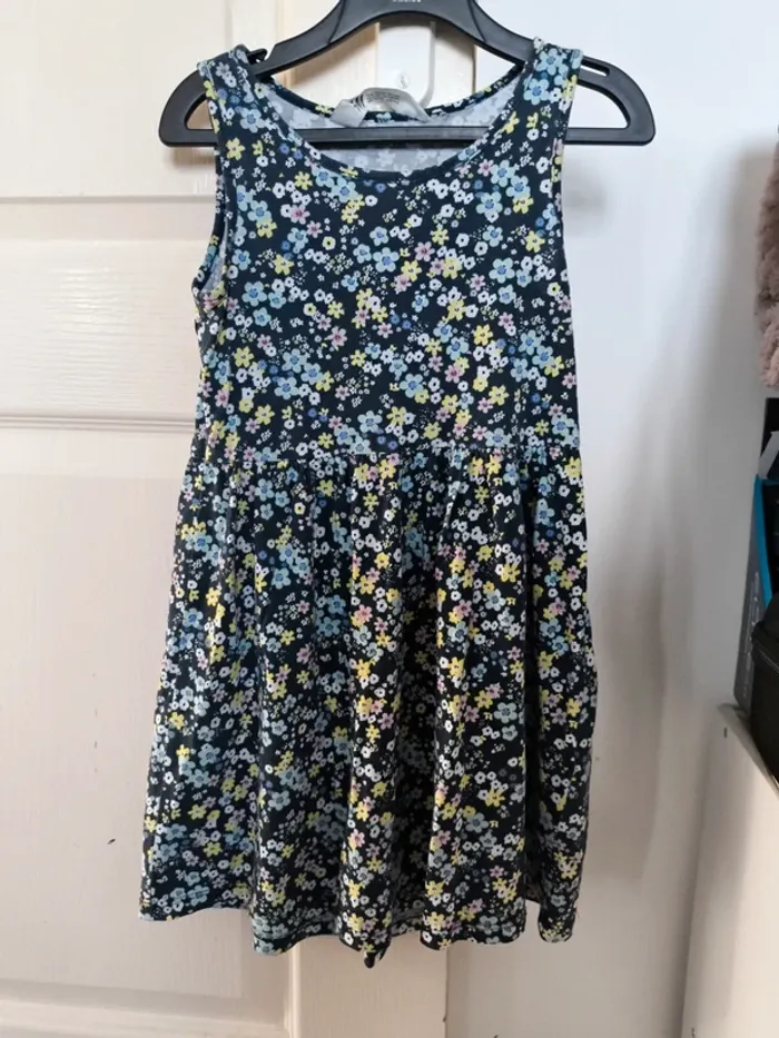 Robe à motif fleuri 5-6 ans