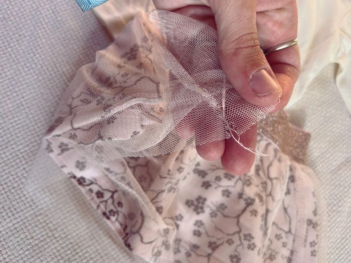 Ensemble jupe tulle fleurie et tee-shirts manches longues neuf - photo numéro 7