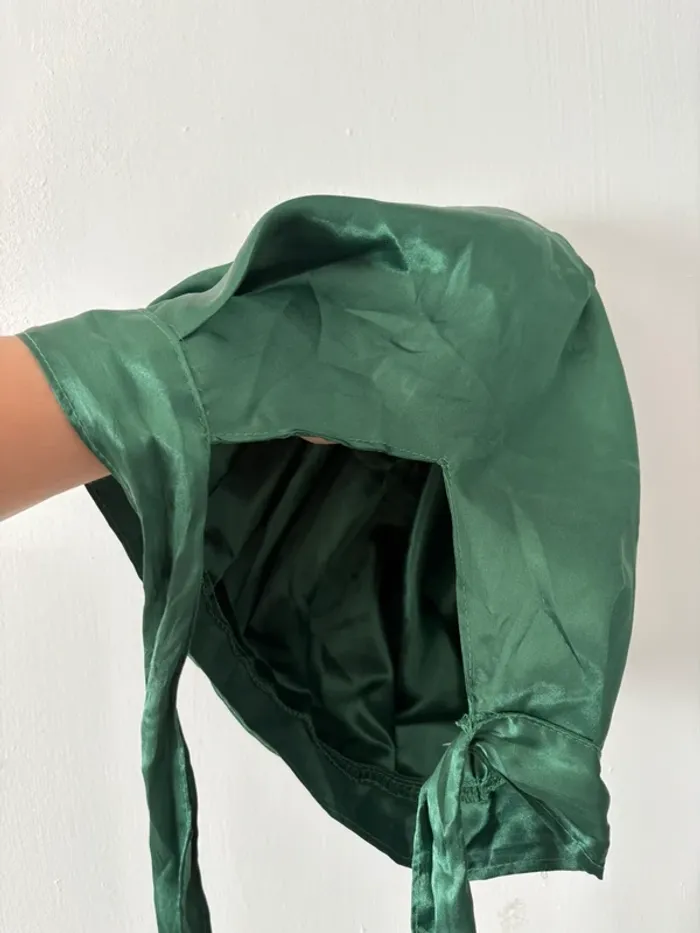 Bonnet en satin pour cheveux bouclés - photo numéro 3
