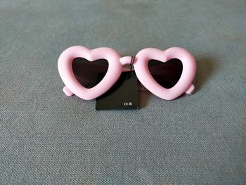 Lunettes de soleil cœur rose – Protection UV400 – Neuf avec étiquette