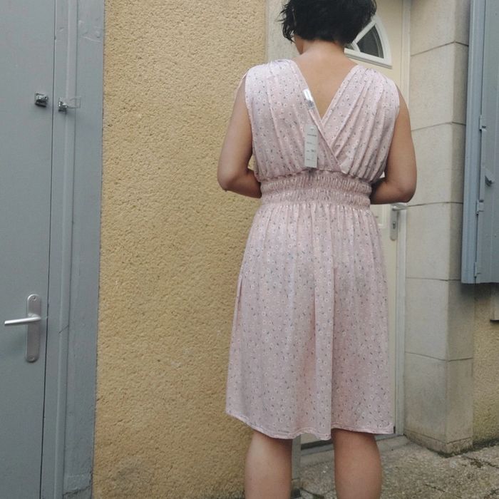 Jolie robe neuve taille unique - photo numéro 4