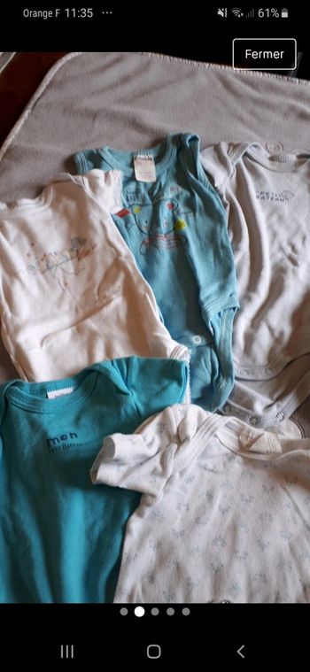 Bodys 3 mois petit bateau et absorba 9 et un donné