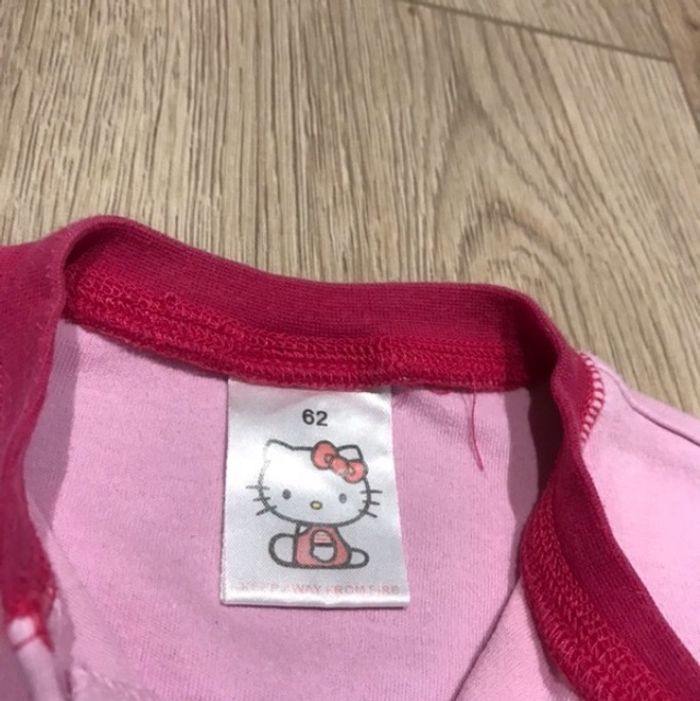 Pyjama Hello Kitty taille 62 cm - photo numéro 3