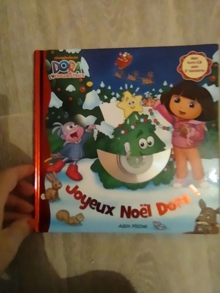 Livre cd Joyeux Noël Dora