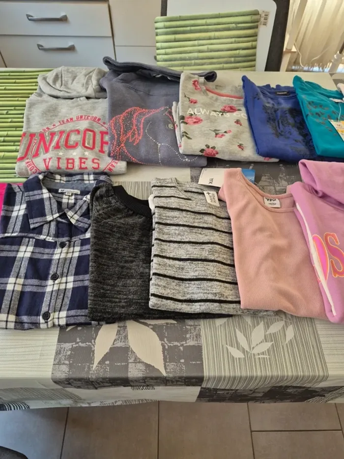 Lot de 11 pulls 1 chemise et 1 gilet 10/11 ans - photo numéro 3