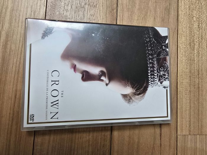 The crown saison 1