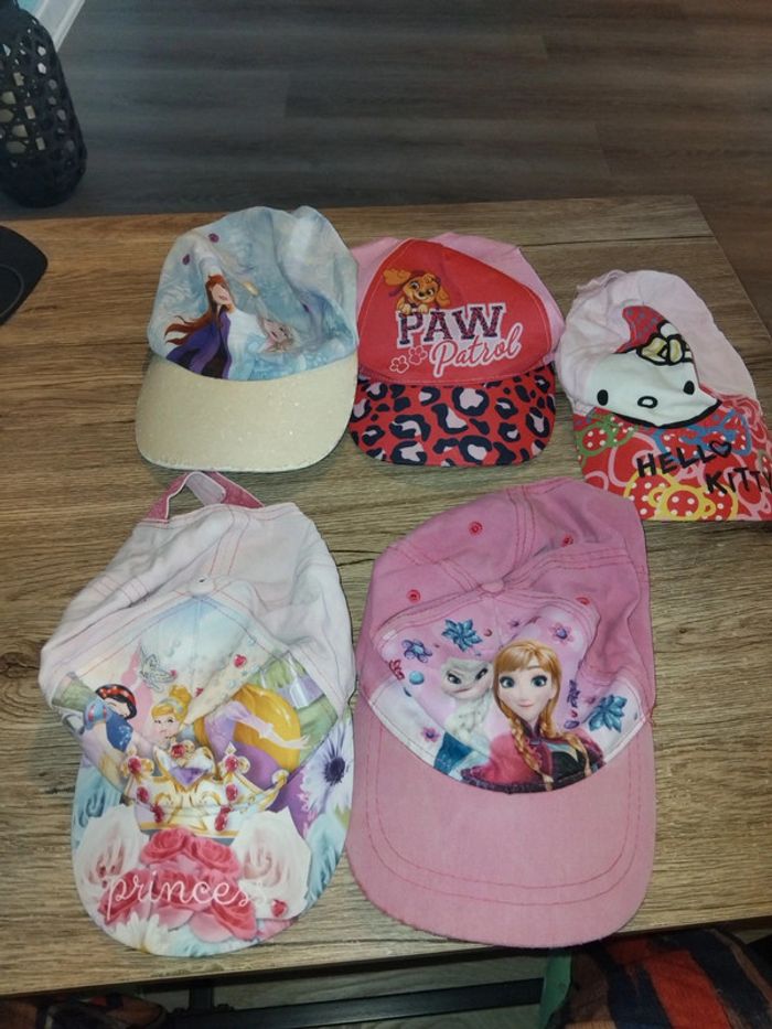 Lot casquettes filles