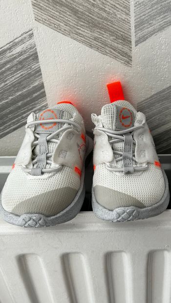 Nike 18,5