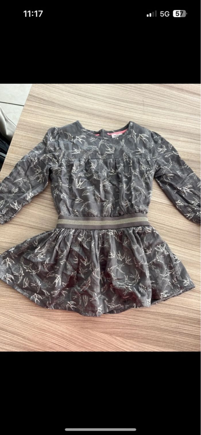 Robe manches longues tape à l’œil