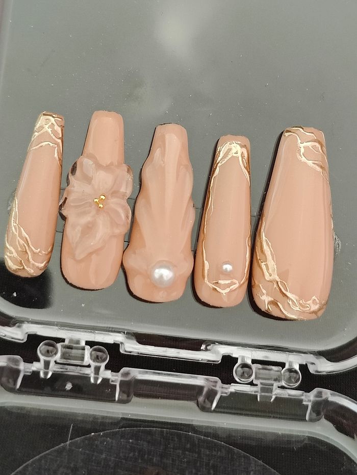 Press on nail fait main