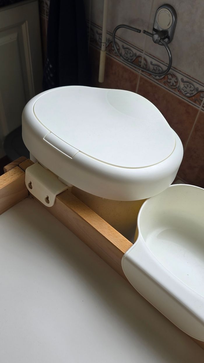 🌺🌺Table a langer , avec bacs, poubelle  🌺🌺(ferme) pas d envoi . - photo numéro 4