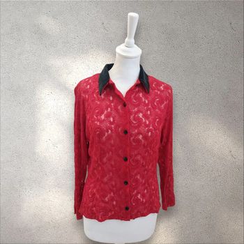 Chemise manches longues en dentelle rouge taille M