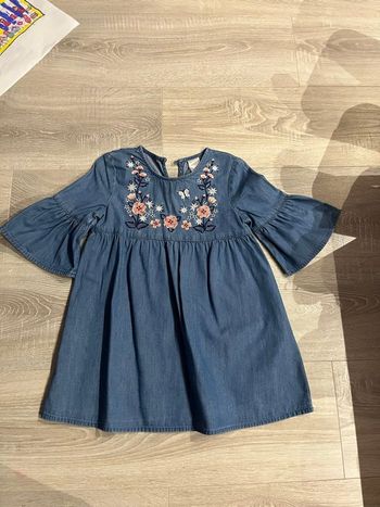 Robe avec broderies