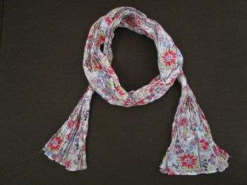 Écharpe fleurie petite fille LCDP