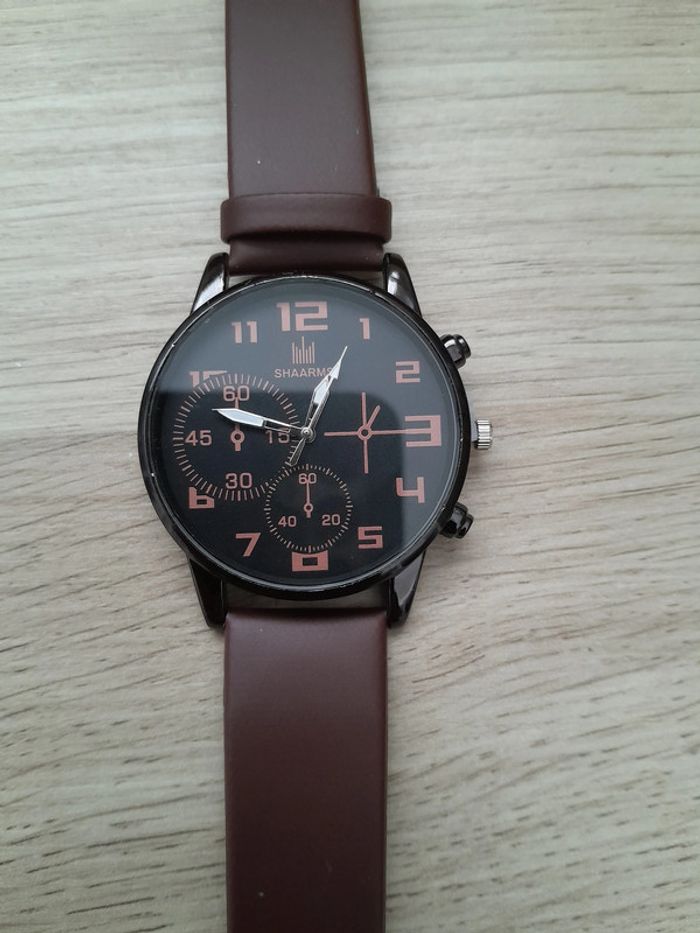 Montre homme noire et argentée, bracelet marron, montre a quartz - photo numéro 3