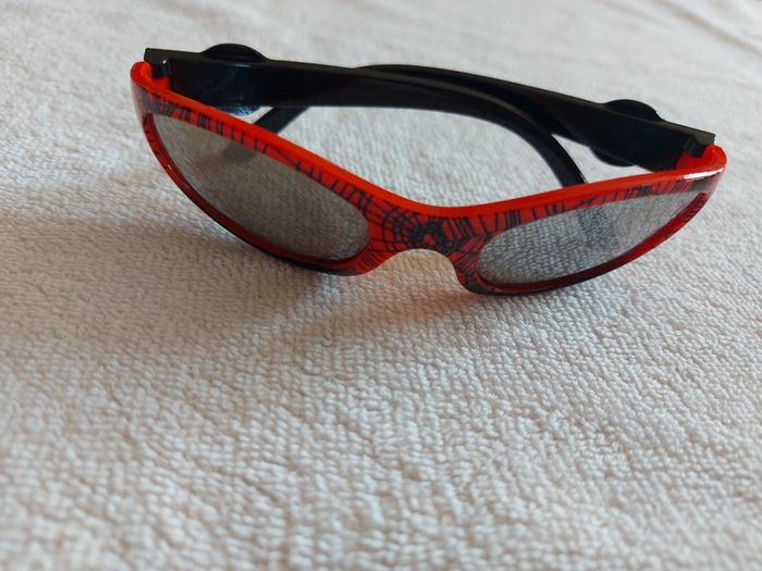 Lunettes de soleil spiderman - photo numéro 2