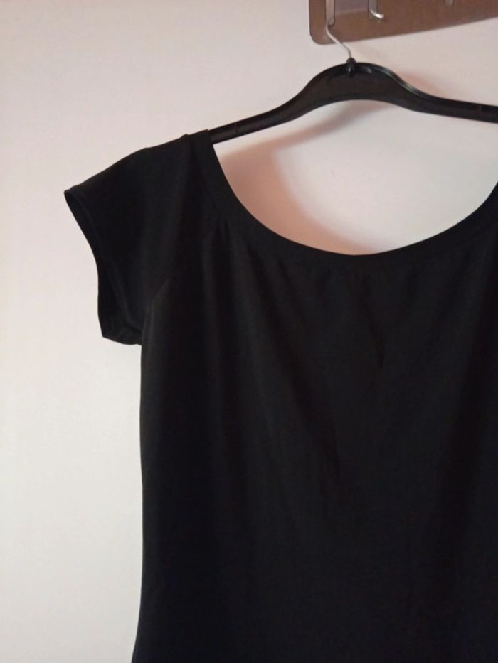 Joli Tee-shirt noir. - photo numéro 8