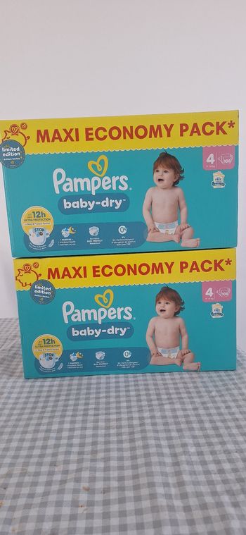 2 paquets de couches pampers taille 4 neuf