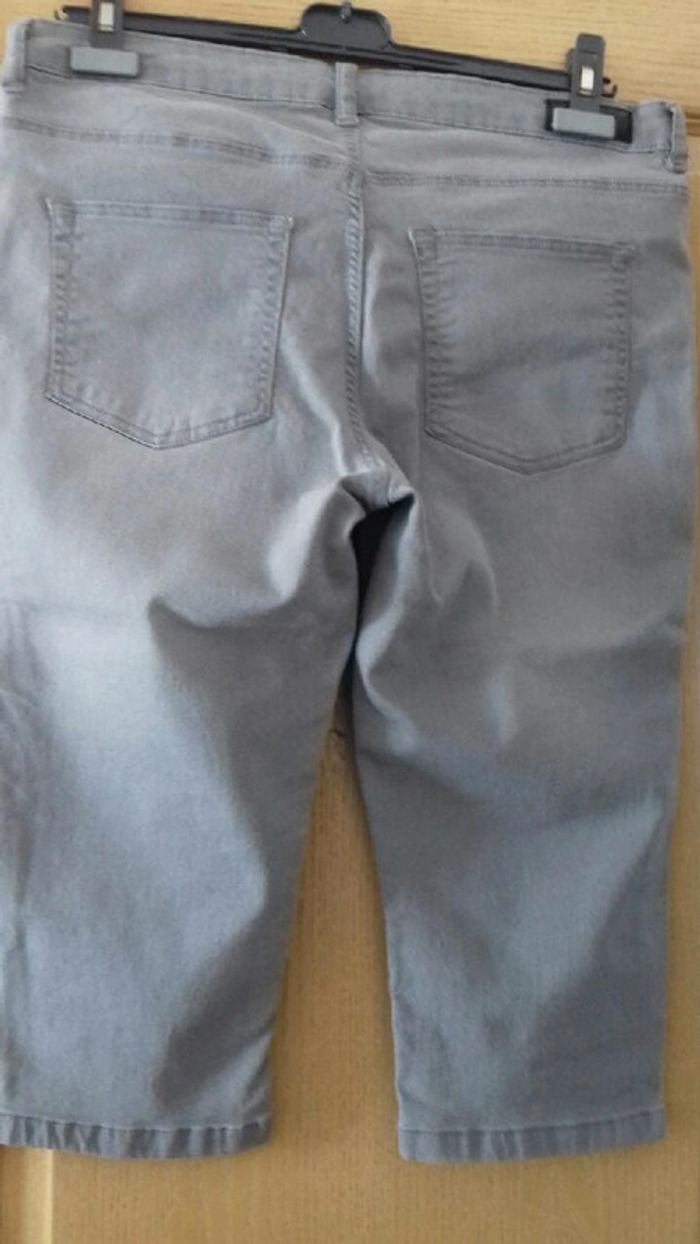 Pantacourt gris effet jean usé taille 46 - photo numéro 3