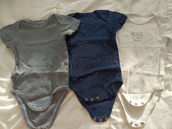 Lot 3 bodies Kiabi 6m tbe