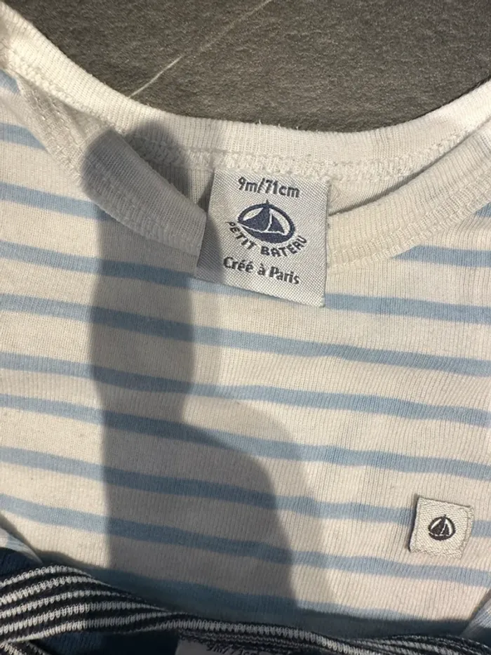 Lot 2 bodies Petit Bateau 9 mois - photo numéro 2