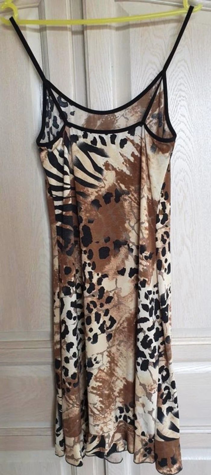 Superbe Robe bretelles imprimé léopard - Taille 2 - photo numéro 2