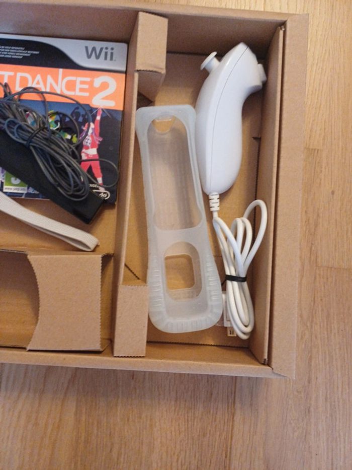 Nintendo Wii - Just Dance 2 Pack - photo numéro 14
