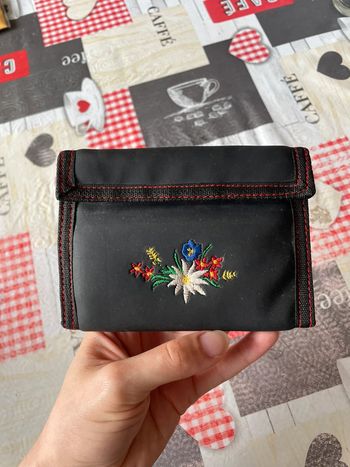 Porte monnaie noir à fleurs