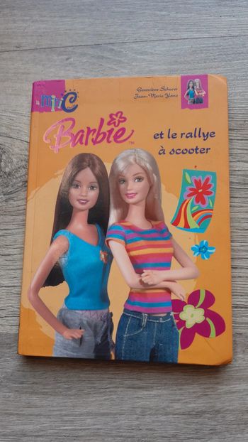 Livre Barbie et le rallye à scooter