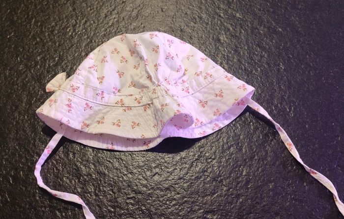 Bob à fleurs pour bébé C&A 42-43 3-6mois