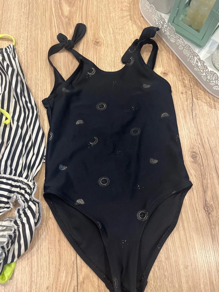 Lot de 2 maillot en bon état fille taille 5 ans - photo numéro 3