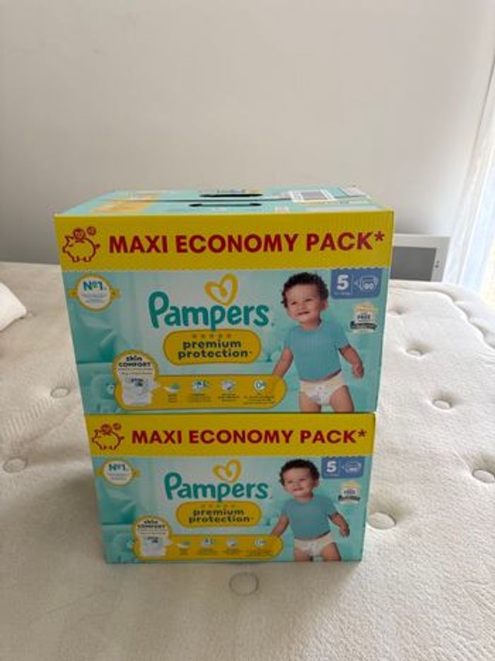 160 couches Pampers Premium taille 5