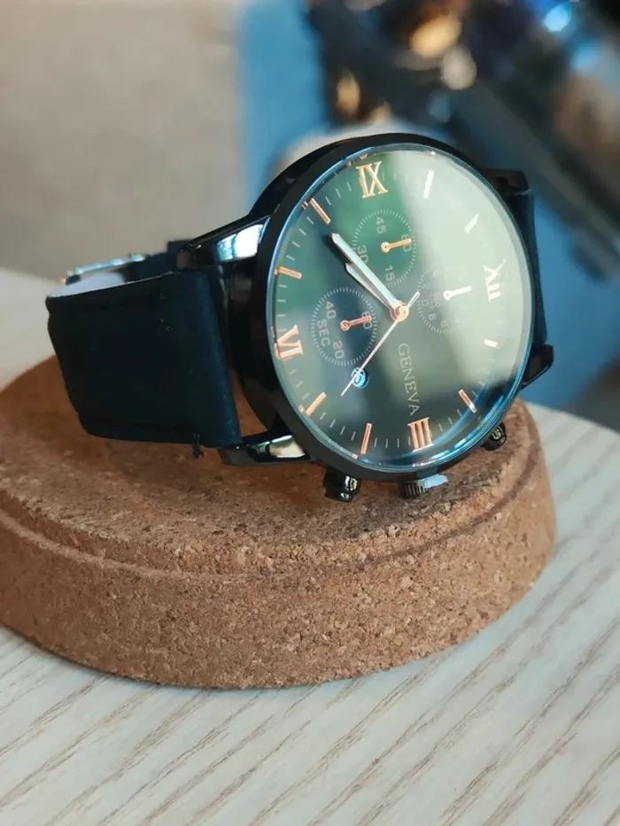 Montre noire-rose, style vintage intégral