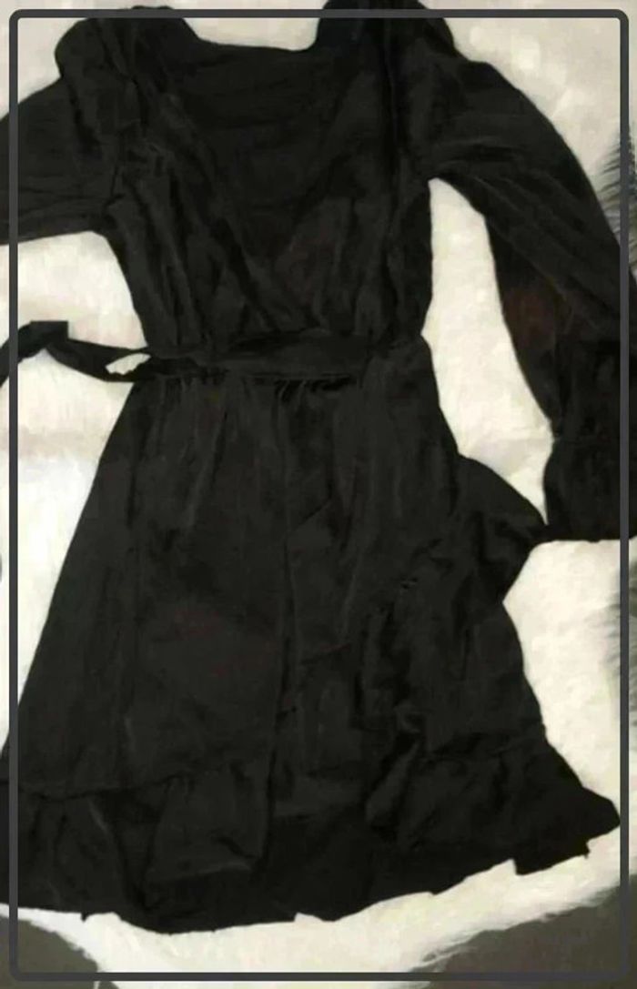 Robe  noire taille  36 - photo numéro 2