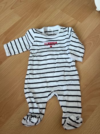 Pyjama fin taille 1 mois, jamais porter 