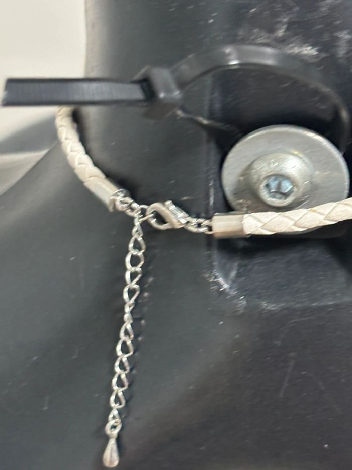 Collier pendentif chien – cordon tressé blanc cassé - photo numéro 3