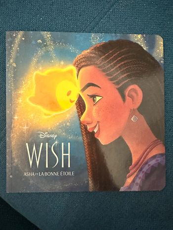Livre album Walt Disney Wish Asha et la bonne étoile film monde enchanté Hachette jeunesse