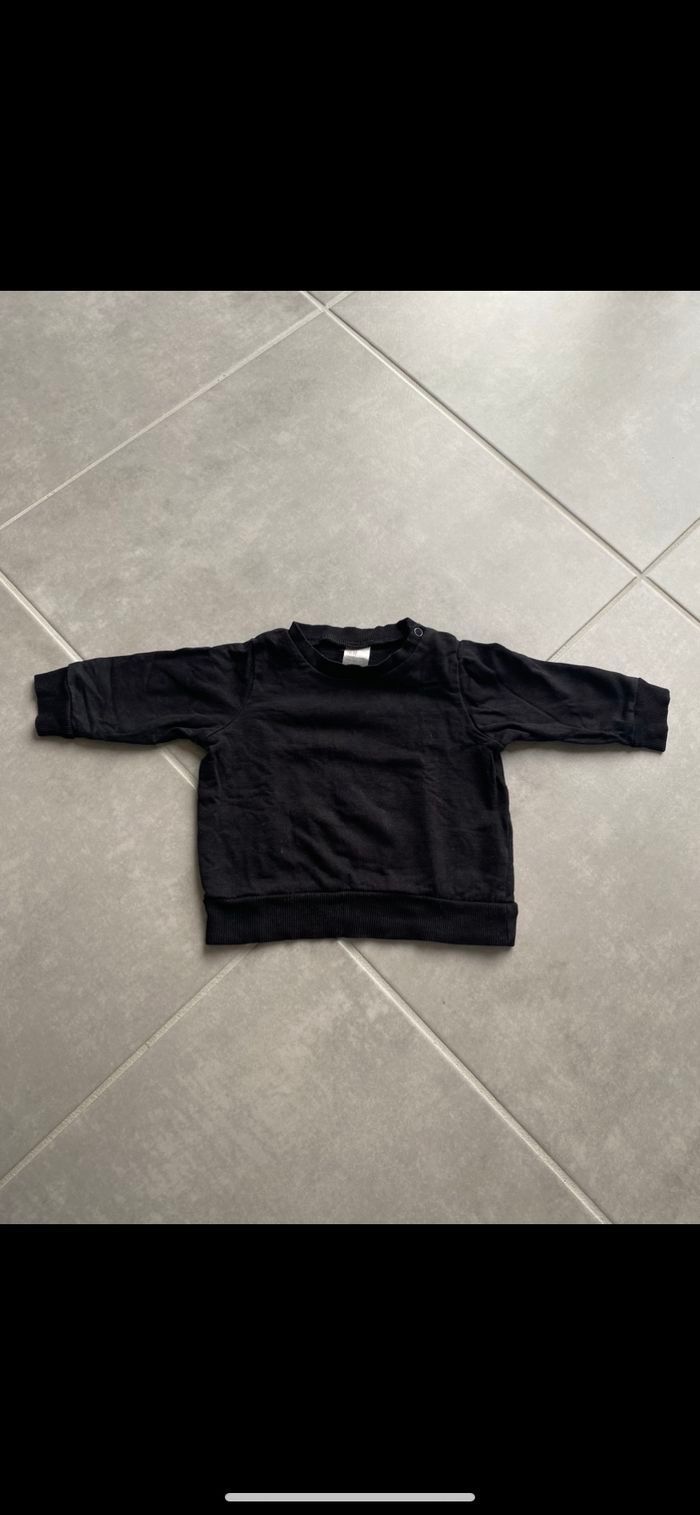 Pull / Sweat mixte 6 mois - photo numéro 2