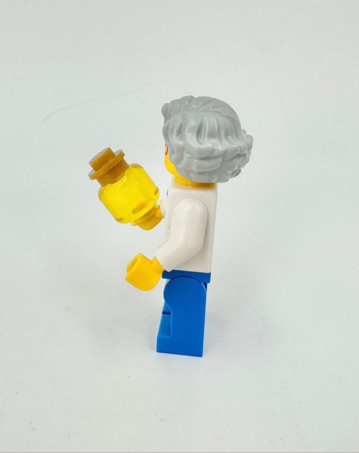 Lego Figurines Ninjago : Vendeuse de Rue (visage double expression) - NEUF - photo numéro 3