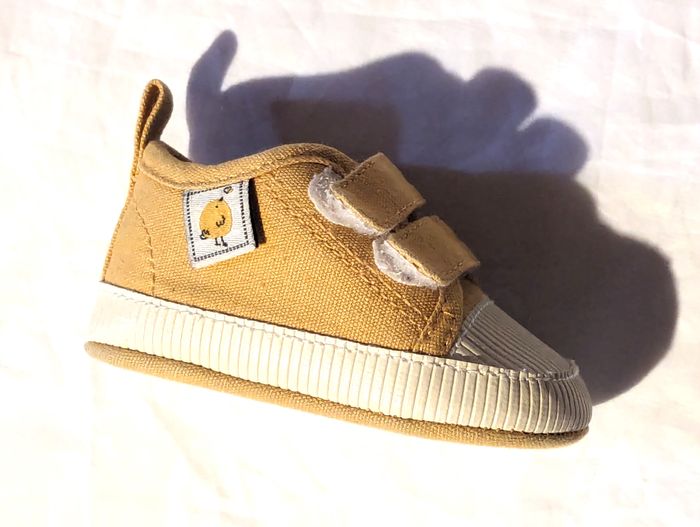 Chaussures Jaunes Ocre Dessin Petit Poussin Fermeture Scratchs Accessoires Petits Enfants Bébés - photo numéro 2