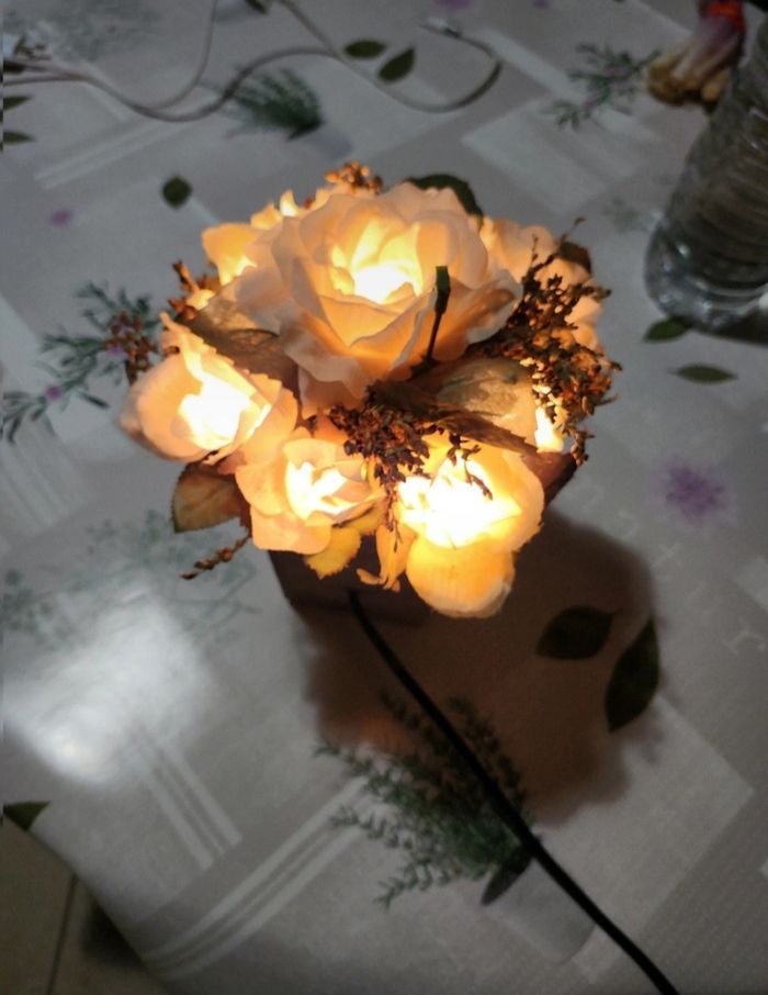 Lampe en fleurs artificielles - photo numéro 5